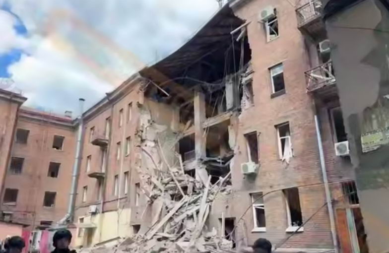 В Днепре разрушены два многоквартирных дома ракетно-дроновыми ударами россии