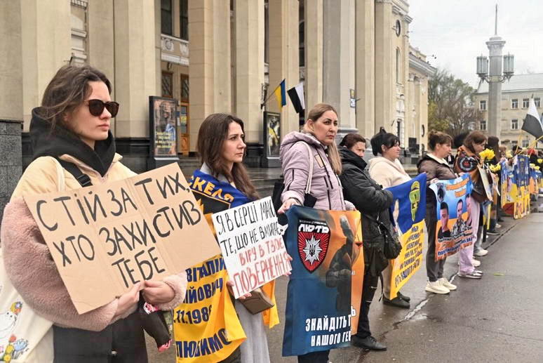 На Привокзальной площади состоялась акция-напоминание о пропавших без вести и пленных