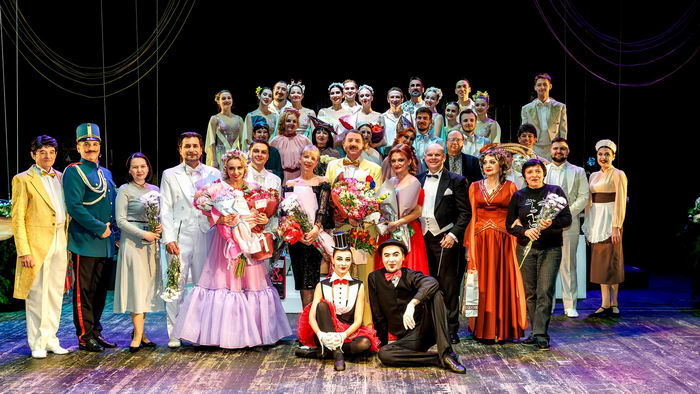 В театре Музкомедии премьера оперетты Имре Кальмана «Безумная семья»