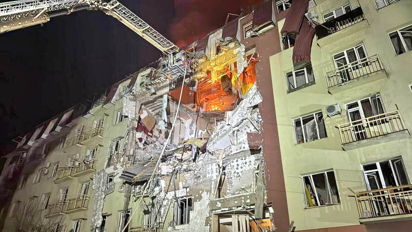 В Одессе россия прицельно ударила дроном по жилому дому – есть погибшие