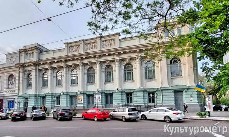 На ремонте Украинского театра подрядчик присвоил 490 тыс. гривен