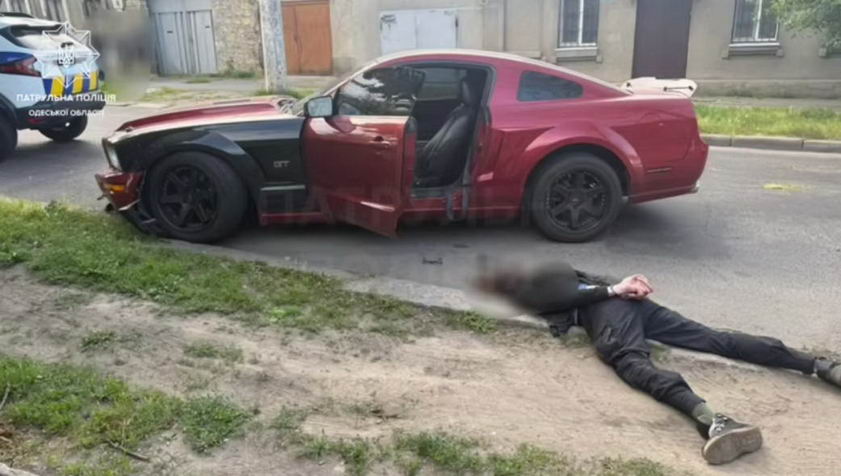 В Одессе водитель спортивного автомобиля Ford Mustang устроил погоню с полицией