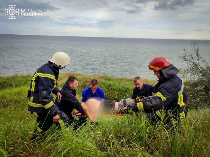 Под Одессой женщина упала с высокого обрыва над морем