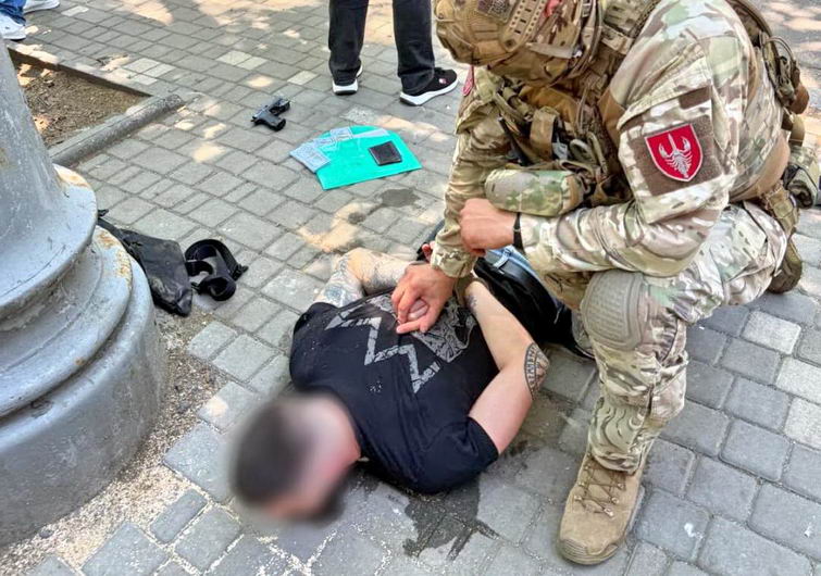 В центре Одессы задержали офицера ВСУ – за 23 тыс. долларов обещал непригодность к службе