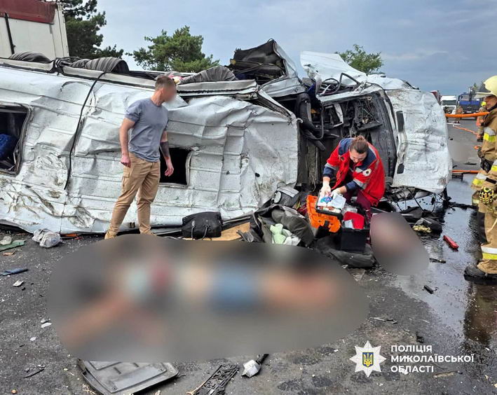 На трассе Одесса-Николаев произошла разрушительная авария, в которой погибли 9 человек