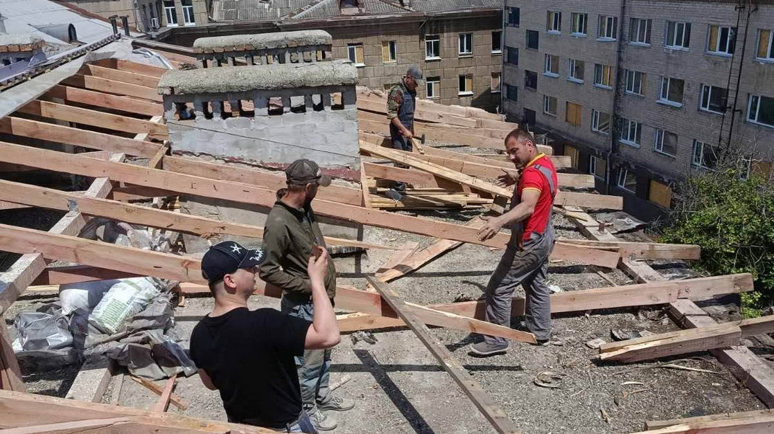 В Одессе восстанавливают общежитие музыкальной академии Неждановой после обстрела «шахедами»
