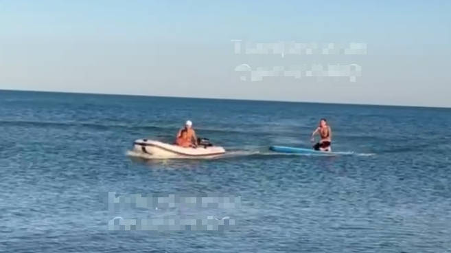 В Каролино-Бугаге спасли ребенка, отнесенного в открытое море на матрасе