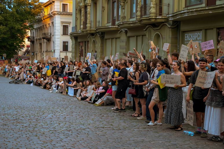 Митинг в Одессе растет каждый день: более тысячи одесситов пришли на Дерибасовскую