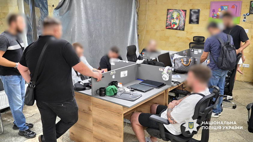 В Одессе разоблачили логова мошенников — колл-центры на 400 компьютеров