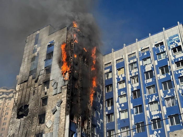 Террор посреди дня в Одессе: два российских дрона атаковали здание в центре города