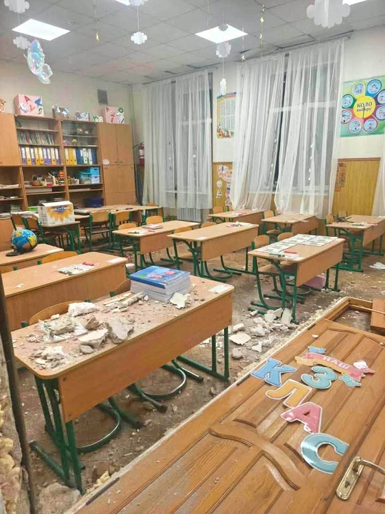 В Одессе две школы повреждены обстрелами — обучение будет онлайн