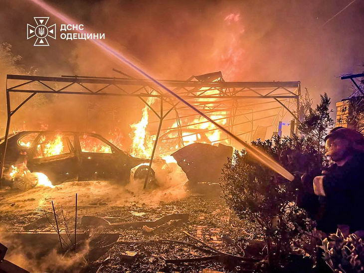 Последствия атаки по Одесчине — повреждены 4 автомобиля и 3 частных дома