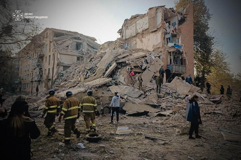 До 14 человек возросло число погибших в доме в Прилуках, куда попала российская ракета