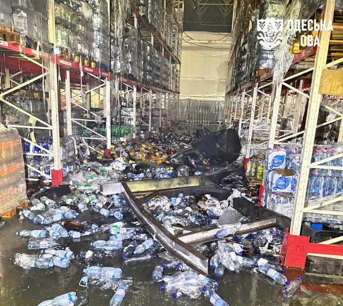 Рашисты ударили в Одессе по складу продуктов «Таврии В»