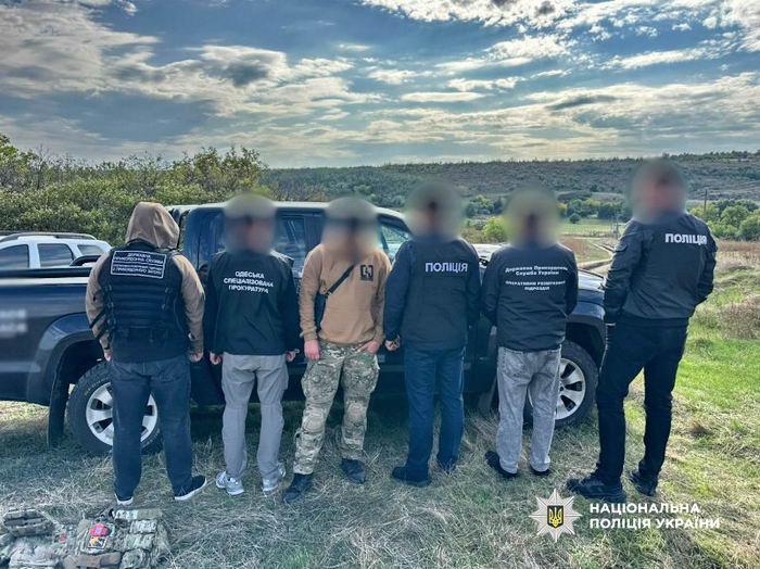 В Одесской области военнослужащий перевозил в багажнике уклонистов до границы