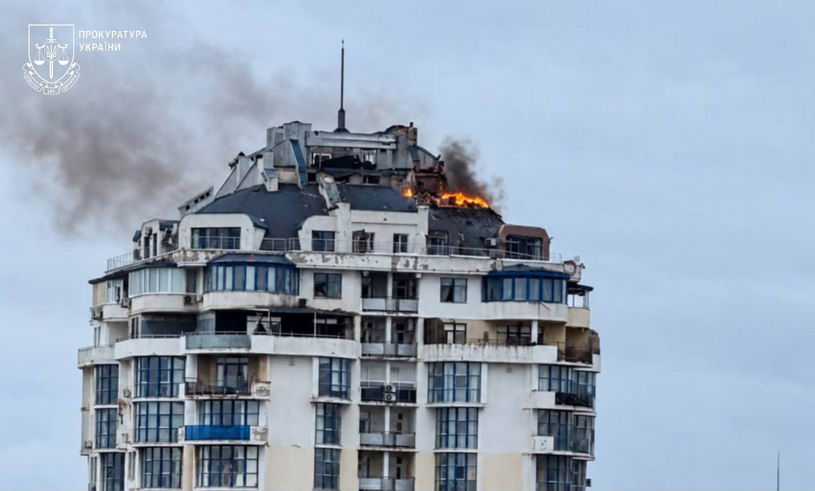 В Одессе вражеский дрон попал в высотку — ранен ребенок