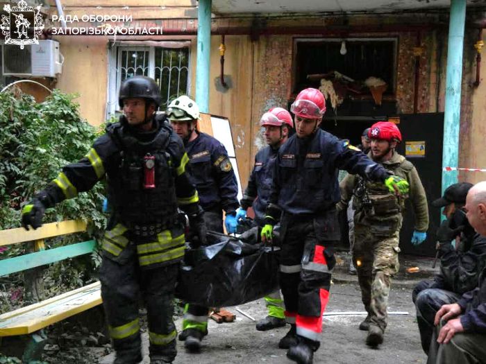 Россия убила 5 человек в Запорожье авиабомбой по обычному дому
